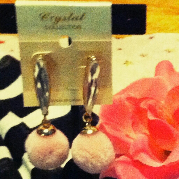 Baby pink pom pom earrings ❤❤❤ - Picture 3 of 4